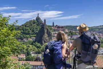 Más allá del Camino de Santiago: otros 19 peregrinajes, senderos y caminos europeos igual de interesantes