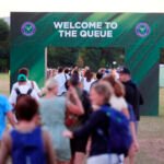 Acampar toda la madrugada para ver a Alcaraz por 400 euros o la más extraña tradición de Wimbledon