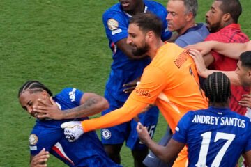 Luis Enrique asegura que quería «separar a los jugadores» en la tangana del Chelsea – PSG: «Soy tonto. Me empuja, le toco y se tira…»