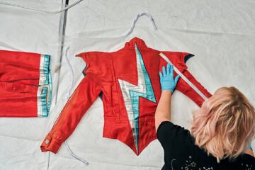 David Bowie vuelve a Londres convertido en museo: 90.000 piezas para santificar a Ziggy Stardust