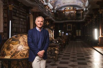 Dan Brown, en el regreso de Robert Langdon: «Ciencia y religión son lenguajes diferentes que cuentan  la misma historia»