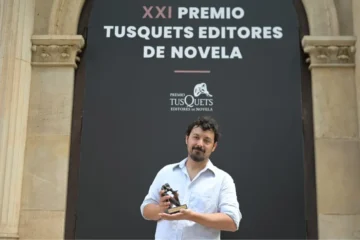 Francisco Serrano, Premio Tusquets con una historia de revolución y empoderamiento