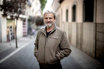 Alberto San Juan: «Habría que poner a la UME a exhumar las fosas de la Guerra Civil porque es una emergencia»