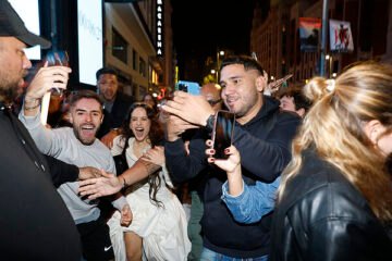 Rosalía monta el show en Madrid y colapsa Gran Vía para presentar su nuevo disco