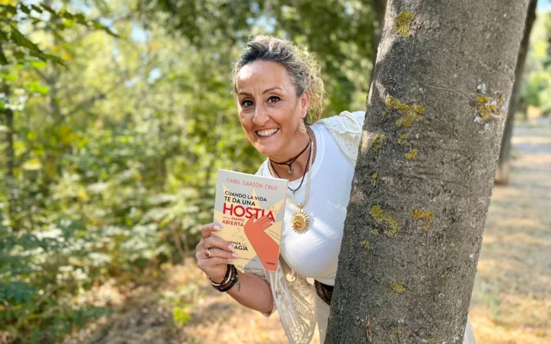 M. Isabel Garzón Cruz transforma el dolor en magia en su impactante libro