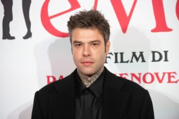 Fedez repasa los capítulos más difíciles de su vida en su biografía: del ‘Pandoro Gate’ de Chiara Ferragni a sus problemas conyugales y su cáncer
