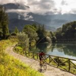 Seis vías verdes para no perder el norte: rutas en bici por tierras de osos, levantadores de piedras y ferrones