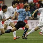 Diego Forlán, ingresado tras fracturarse tres costillas en un partido de fútbol