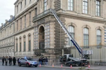 Dos nuevos imputados por el robo en el Louvre, uno de ellos una mujer de 38 años