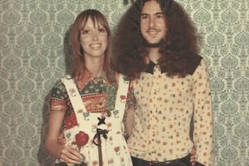 Una fan revela el álbum de boda de Shelley Duvall de 1970 tras comprarlo por 300 dólares en una venta de bienes de la fallecida actriz