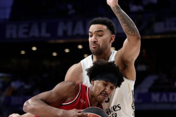 El Real Madrid del impecable Lyles confirma su despegue con una paliza al Armani