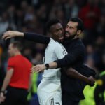 El Bernabéu, del desencanto a la reconciliación tras el abrazo entre Vinicius y Arbeloa