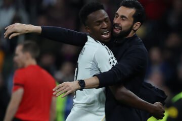 El Bernabéu, del desencanto a la reconciliación tras el abrazo entre Vinicius y Arbeloa