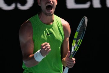Alcaraz lee la respuesta en el viento ante Hanfmann y alcanza la tercera ronda del Open de Australia