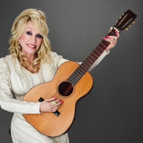 Dolly Parton alcanza los 80 años entre la celebración y la preocupación de sus fieles seguidores