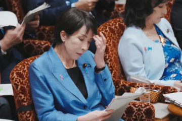 Primera ministra de Japón busca iniciar enmiendas a Constitución pacifista del país