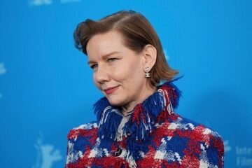 Sandra Hüller regresa (eso ya es mucho) con una exageradamente fría reflexión sobre la condición de mujer en Rose