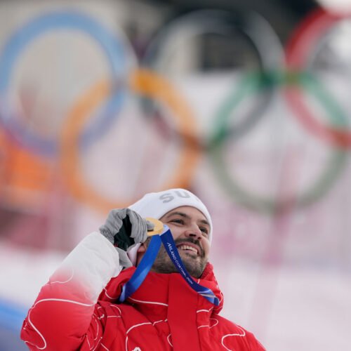 Loïc Meillard aprovecha la desgracia de McGrath y se lleva el oro en el eslalon; Salarich fue decimonoveno