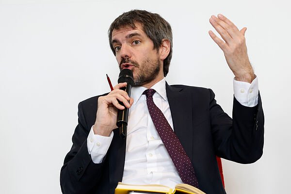 El Ministerio de Cultura no paga a un centenar de becados desde diciembre y retrasa hasta marzo esos pagos: «Es dejadez y falta de empatía»