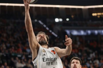 Como aviones en el Roig Arena: el Madrid aplasta a Unicaja y buscará contra el Valencia la final