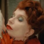 The Blood Countess: Isabelle Huppert se atreve con todo, ahora como la más sangrienta reina ‘queer’ de los vampiros (****)