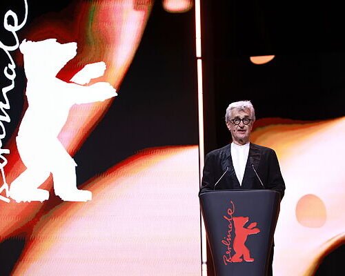 Wim Wenders pide la unión de cineastas, periodistas y activistas en un mundo «fuera de control»