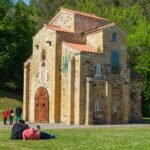 De iglesia en iglesia en Asturias siguiendo el prerrománico