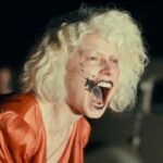 ¡La novia!: Monstruosamente desordenada, monstruosamente feliz, monstruosamente Jessie Buckley