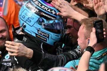 Mercedes confirma su superioridad con un doblete en la nueva Fórmula 1 de los raros adelantamientos