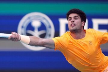 La reacción de Alcaraz no es suficiente para frenar a Korda y cae en tercera ronda en Miami