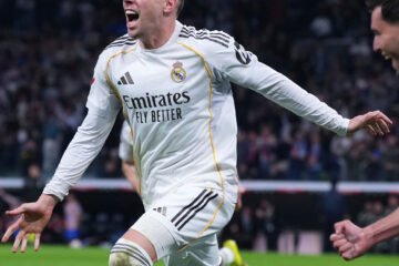 La fe del Madrid que personifica Valverde, poseído y expulsado, decide un derbi de explosiones