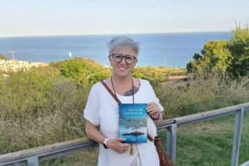 Ana María Ocha Pérez estremece y cautiva al público con su nueva joya literaria ‘El Abrazo de las Mareas’