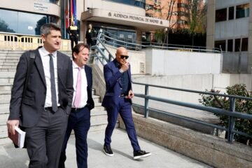 Kiko Matamoros y Makoke se reencuentran en los juzgados, donde él asume su responsabilidad y dice que ya ha pagado casi todo lo que debe a Hacienda