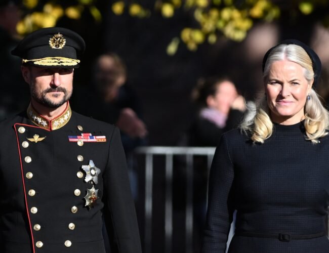 La prensa noruega publica unas imágenes de la princesa Mette-Marit con una máquina de oxígeno