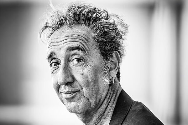 «Hago cine cuando el aburrimiento es excesivo y la cuenta corriente demasiado escasa»