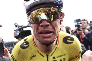 Van Aert deja sin gloria a Pogacar en la París-Roubaix tras un duelo épico