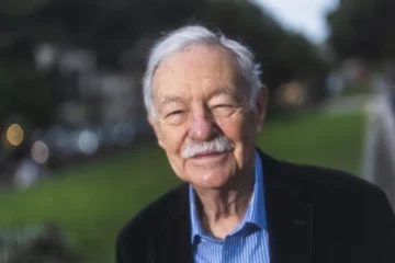 Eduardo Mendoza: «Cada uno nace con una tara genética y la de España es la corrupción»