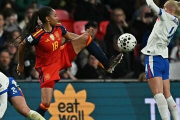 España se obliga a la perfección por falta de puntería en Wembley