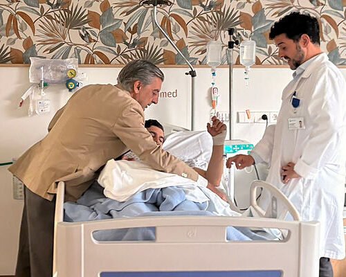 El médico que operó a Morante en la Maestranza tras su «muy grave» cornada: «Ya le hemos explicado el panorama que le espera estos próximos días»