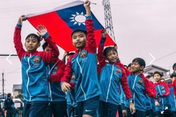 El Barça choca con la la pedagogía del miedo de China por una foto de niños con la bandera de Taiwan