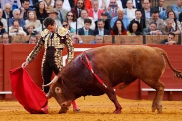 Una brillante lección de Daniel Luque marca la diferencia en Sevilla