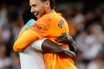 Ramazani y Dimitrievski dan al Valencia una bocanada de salvación ante el Girona