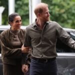 Enrique de Inglaterra y Meghan Markle inician su gira por Australia: baño de multitudes, eventos previo pago y un guiño a la reina Isabel II