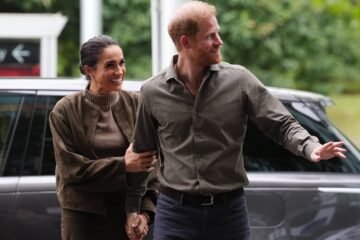 Enrique de Inglaterra y Meghan Markle inician su gira por Australia: baño de multitudes, eventos previo pago y un guiño a la reina Isabel II