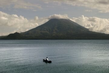 Descubriendo Guatemala: majestuosidad maya, selva infinita y lagos rodeados de volcanes