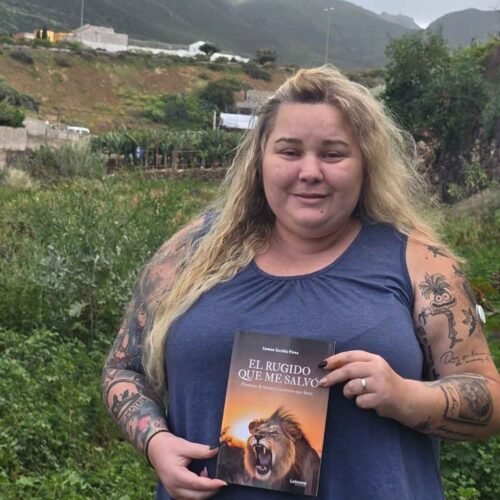 Carmen Sarabia Pérez transforma el dolor en fuerza con una obra que une la vida humana y la naturaleza salvaje