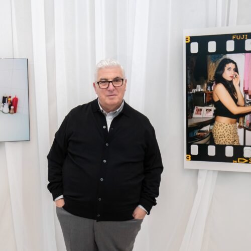 El padre de Amy Winehouse pierde la batalla legal contra las amigas de la cantante, a las que denunció por vender objetos de su hija