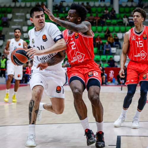 Hezonja pasa del cielo al infierno y el Madrid no remata al Hapoel