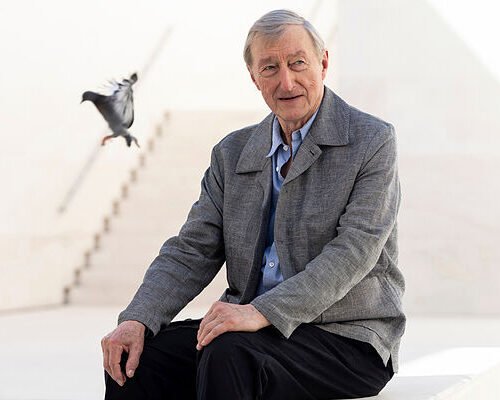 Julian Barnes: «Ningún libro proporciona consuelo ante la muerte»