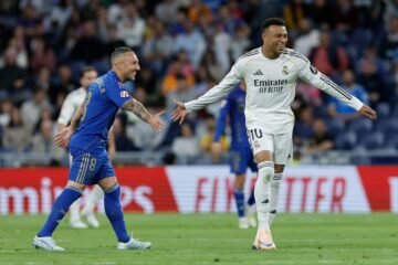 El Madrid vence al Oviedo en el partido del plebiscito y del silbado regreso de Mbappé